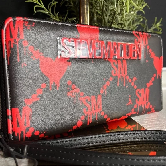 Steve Madden Black Red Bleeding Heart Zip Around Wristlet Wallet Clutch NWT - Picture 2 of 4